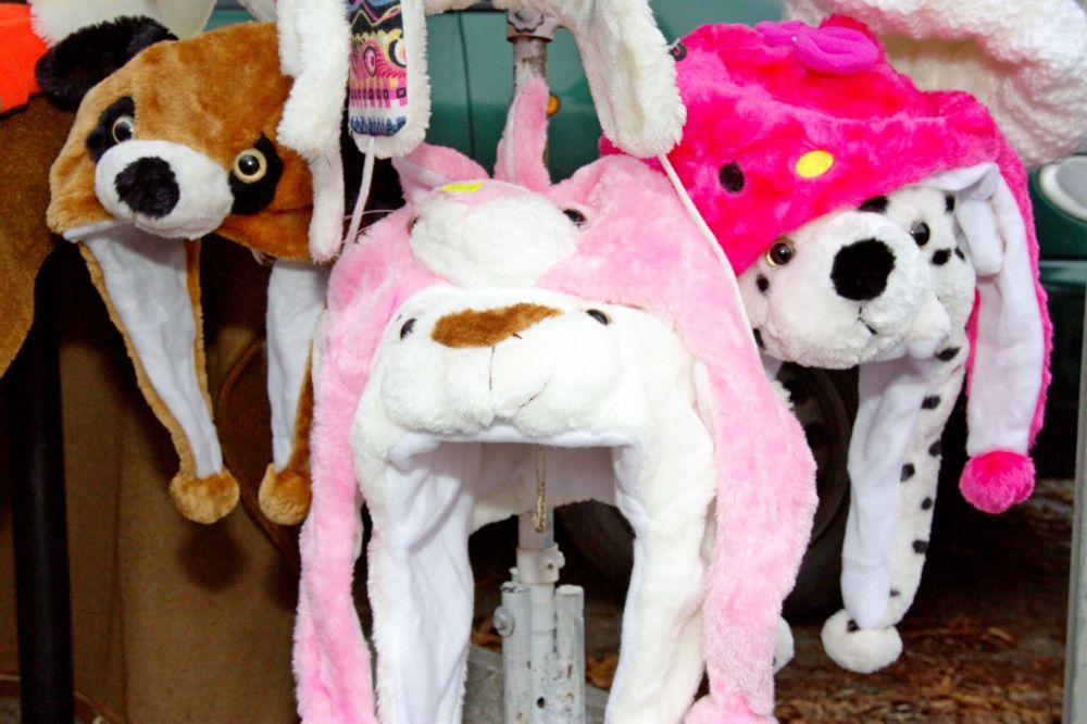 Ски, щеки, ски обувки, шапки, ръкавици, очила, маски, чорапи