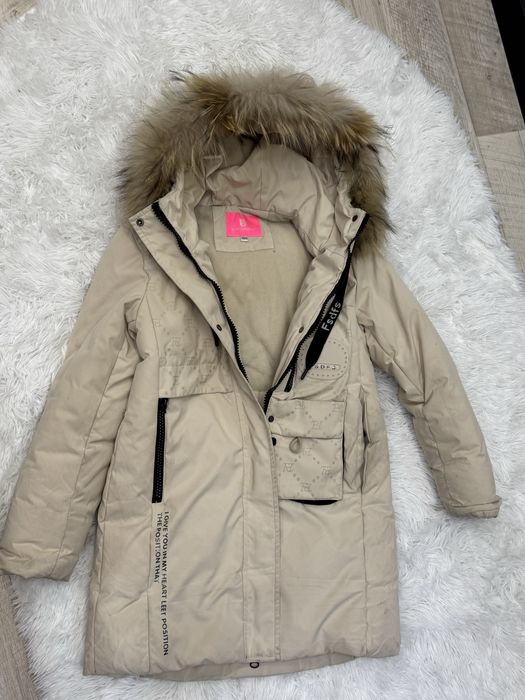 Продам куртку зимнюю для девочки