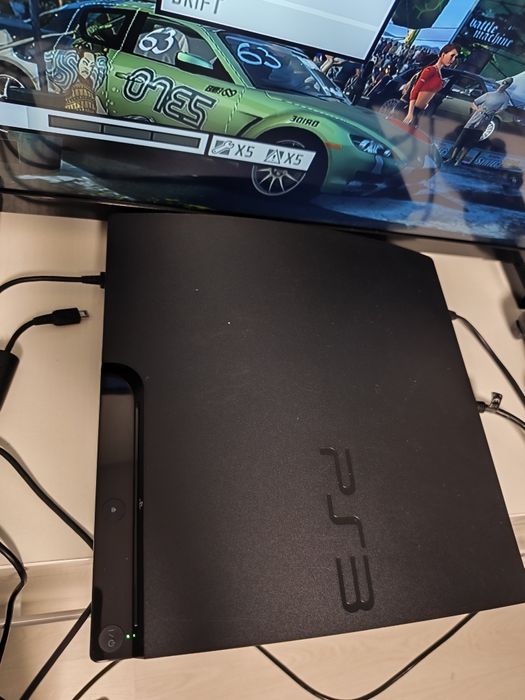 Sony PlayStation PS 3  cu joc Need for Speed și maneta