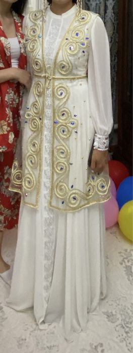 Белое казахское платье