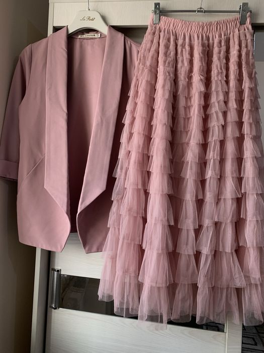 Костюм-юбка.