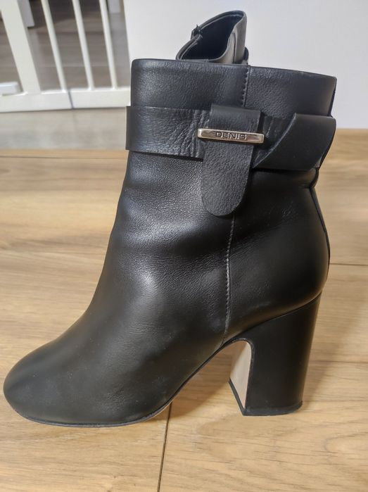 Vand cizme din piele naturala marime 36 la 130 lei