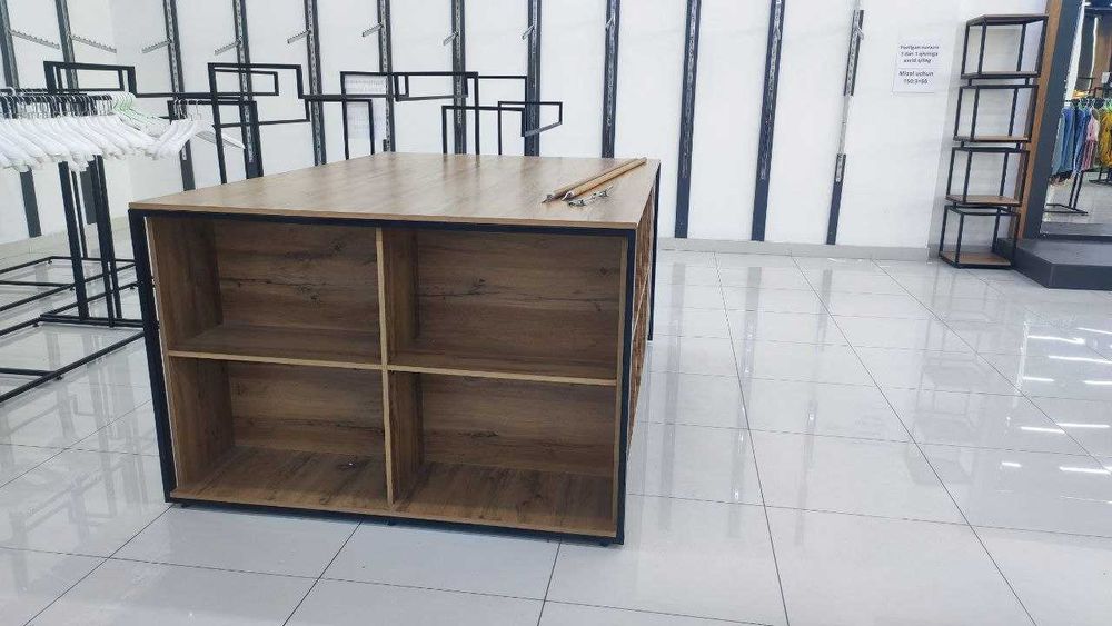 Stelaj kiyim do'koni uchun