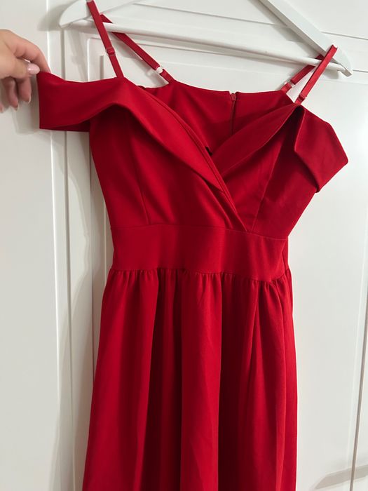 Продавам дълга официална рокля