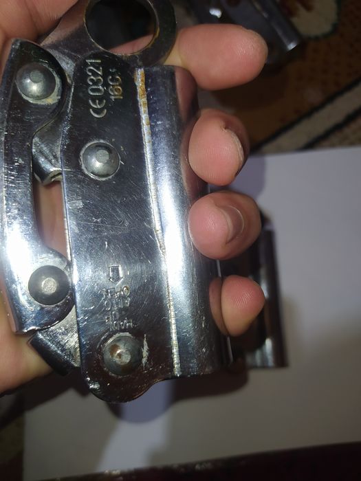 Зажим страховочный