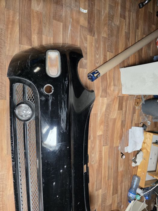 Предна броня VW New Beetle + решетки + 2 халогена (черна)