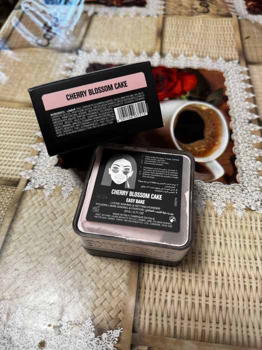 Pudra Hudabeauty Cherry Blossom Cake