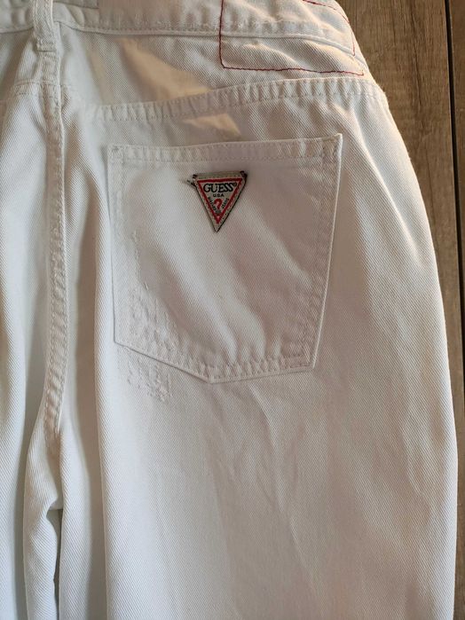 Дамски дънки Guess! В отлично състояние, без забележки.