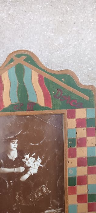 Rama veche din lemn,  1932