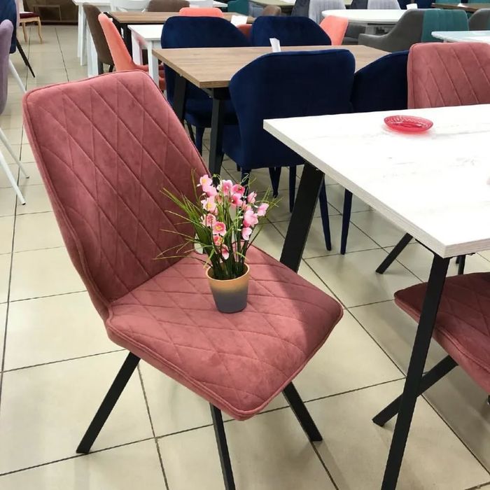 Кухонный стол и стулья