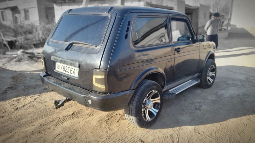 Lada Niva 4x4 sotiladi