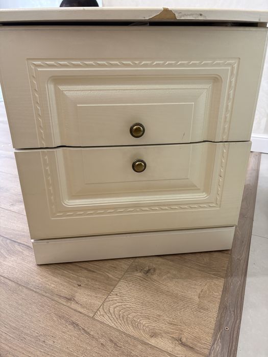 Продом тумбочки.