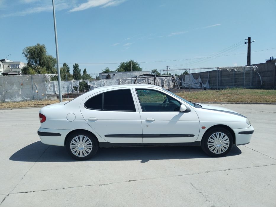 Renault megan 1 1.6. Benzina 16 valve