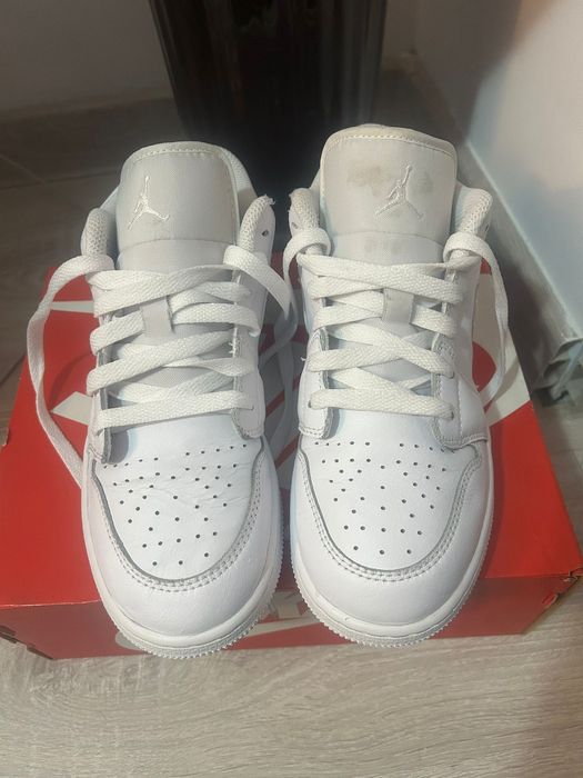 Vând Jordan 1 low