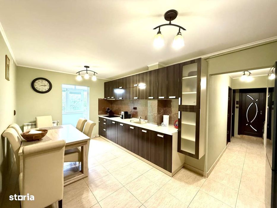 Apartament 3 camere 70 mp utilat cu garaj sub bloc zona Noului Mall