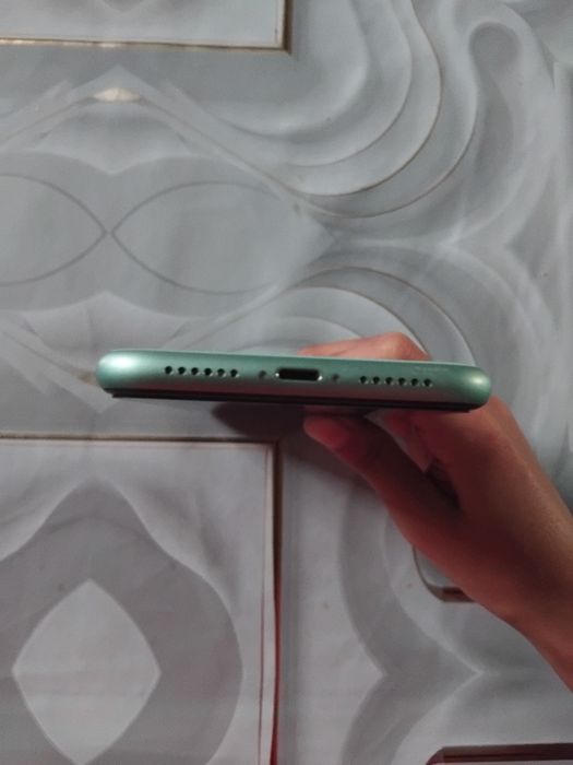 продается айфон 11