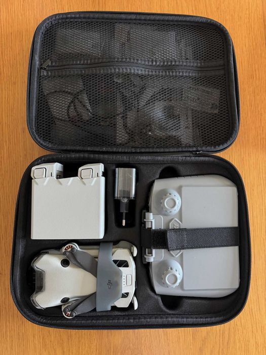 Super pachet drona DJI Mini 4 Pro Fly More Combo, garantie 24.04.2027