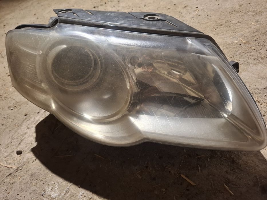 Far dreapta Passat B6 în stare impecabila