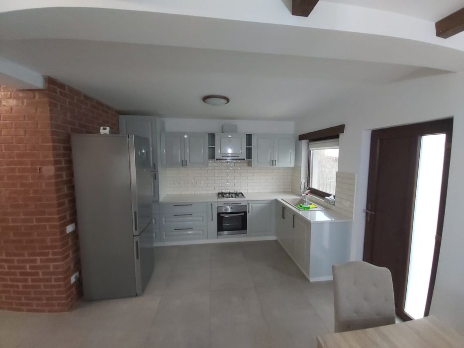 Închiriez Casă mobilată si utilată