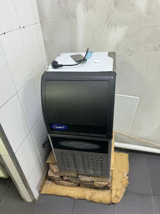 Льдогенератор продам