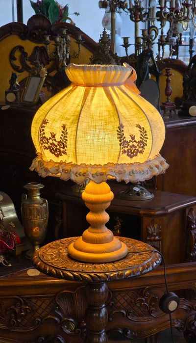 Veioză vintage rustică, în stil romantic ("shabby chic")