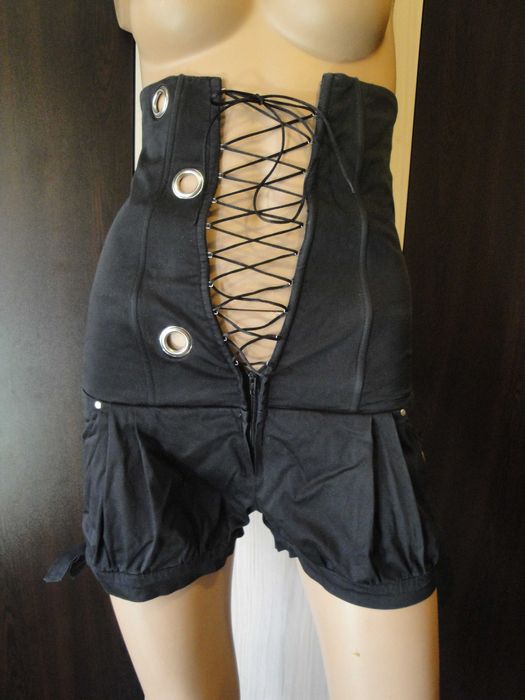 Нов черен къс дамски гащеризон с връзки (тип корсет), къси панталонки