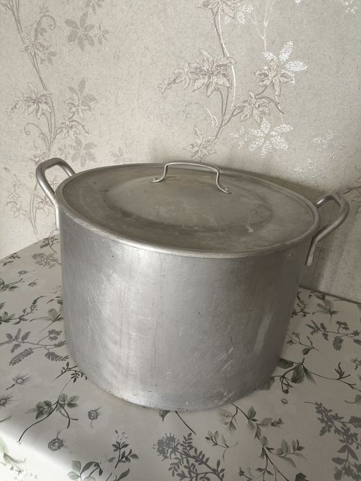 Продам алюминиевую кастрюлю