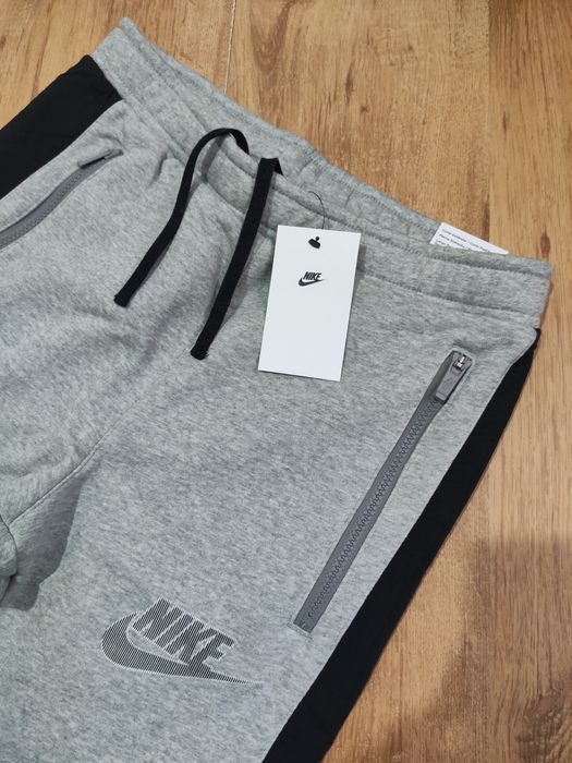 Pantaloni Nike mărimea S