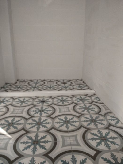 Опитен майстор фаянсаджия, теракота, гранитогрес