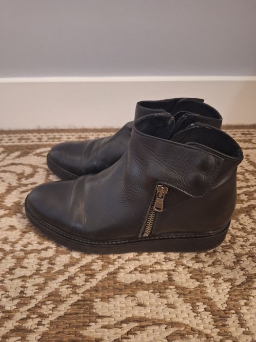 Продам ботиночки женские