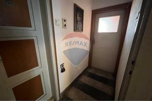 Продава се Тристаен апартамент в Шумен, Пазара - 78 кв.м за 1144 €/кв.м - Снимка #4