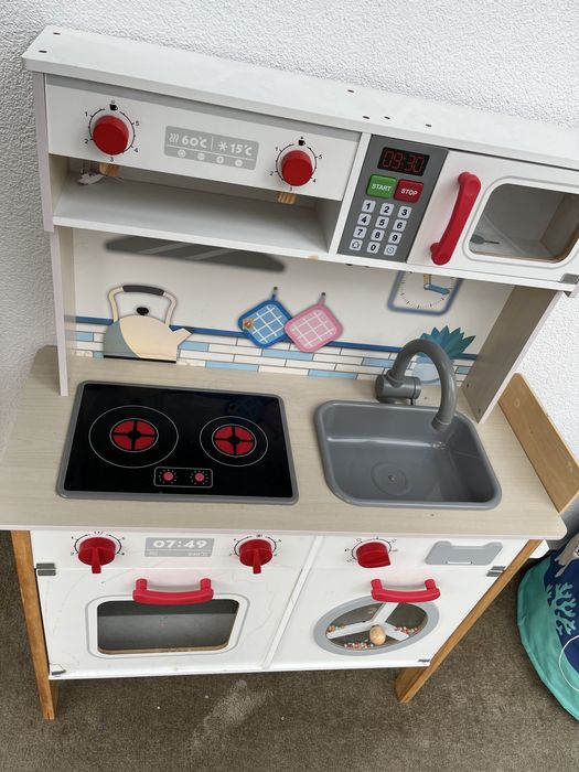 Детска кухня за игра