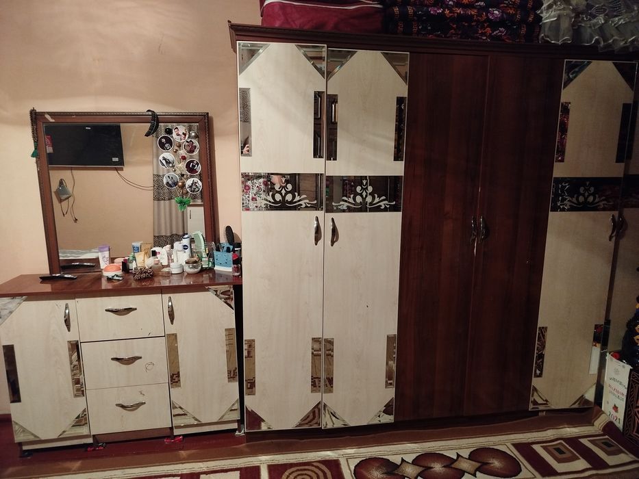 Spalini garnitur stenka sotiladi