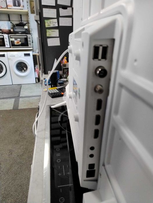 *Ново* Чисто нов Бял Смарт Телевизор 32 инча Diamant HD Ready