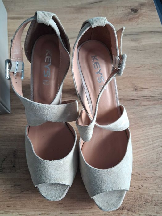 Велурени сандали  Keys на висок ток, подходящи за официални поводи