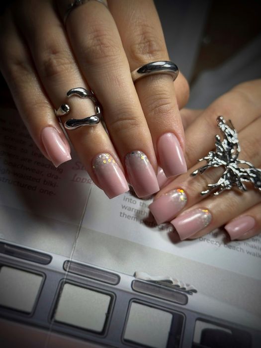 Маникюр/педикюр и наращивание ногтей