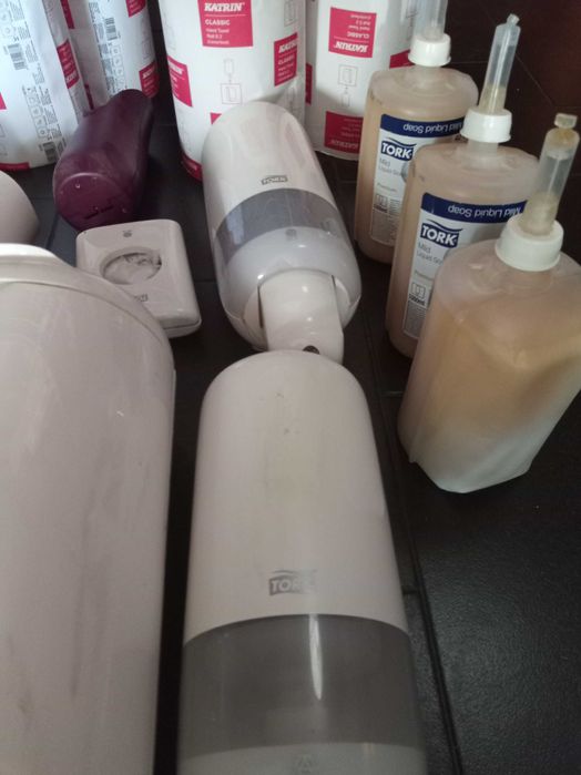 Диспансер за сапун и за Хартия