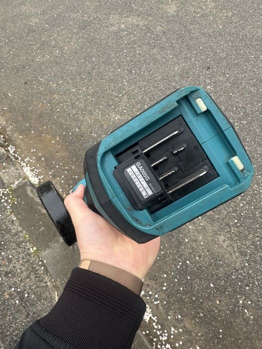 Makita XGT GA005G
