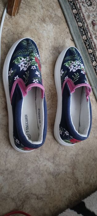 Кеды и сандалии 39-40