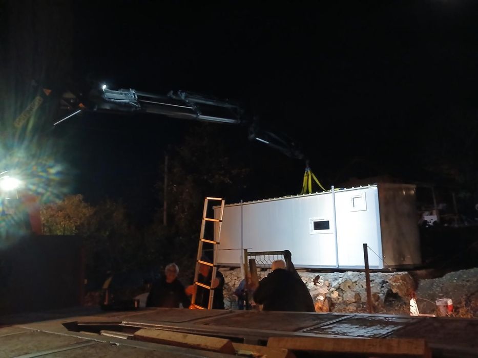 Камион с кран за София и страната