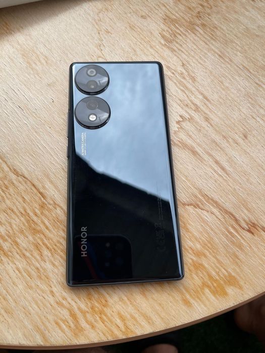 Honor 70  8 gb ram