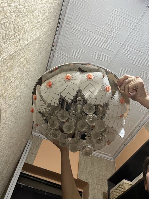 Люстра в комнату