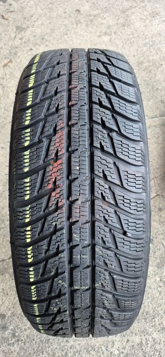 4 anvelope iarna Nokian 215/60/17.Pretul este pe bucata.