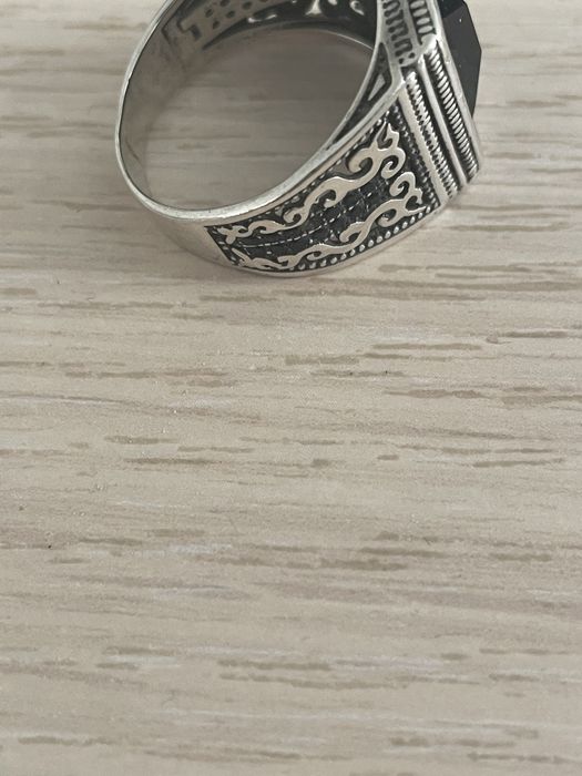 Серебрянные печатки с черным камнем