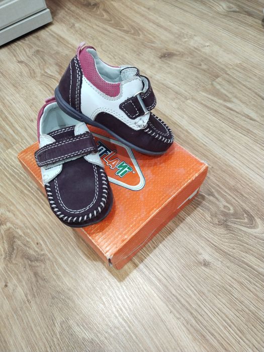 Продам детскую обувь