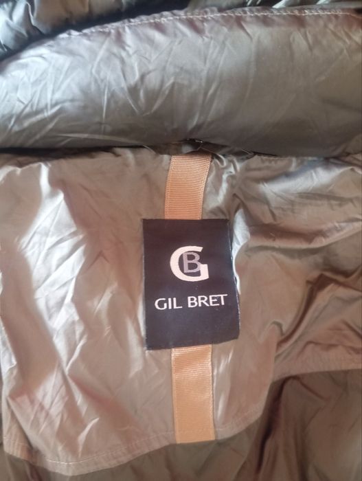 Дамско пухено яке Gil Bret. 
Якето е в перфектно състояние.
Размер 38 S