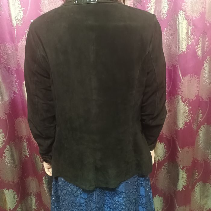 Продается пиджак из замши