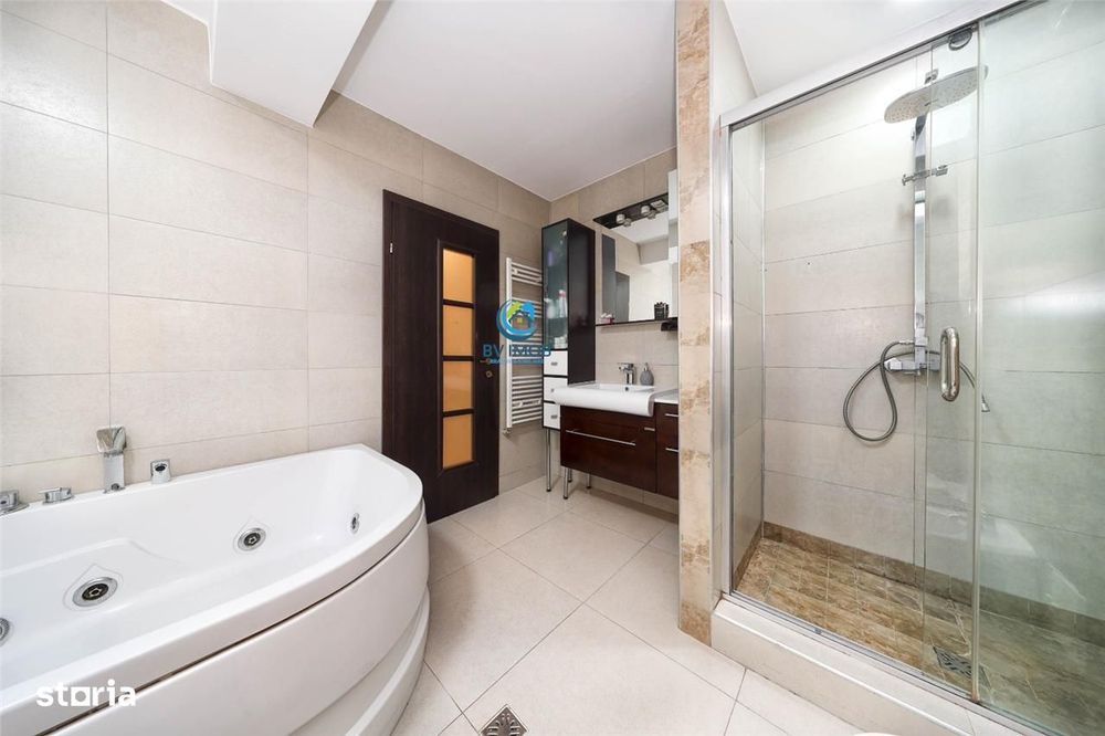 Vanzare apartament 3 camere Ghimbav,, bloc 2010, parcare subterana