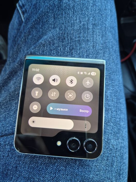 Продам самсунг флип 5