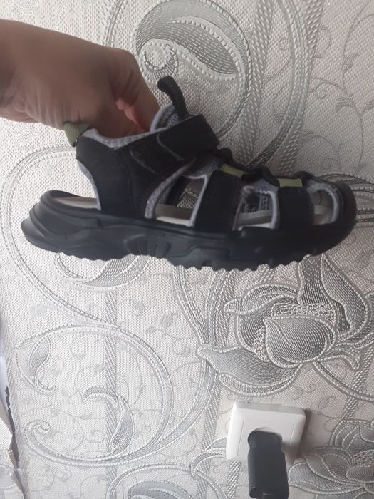 Продам Сандалики